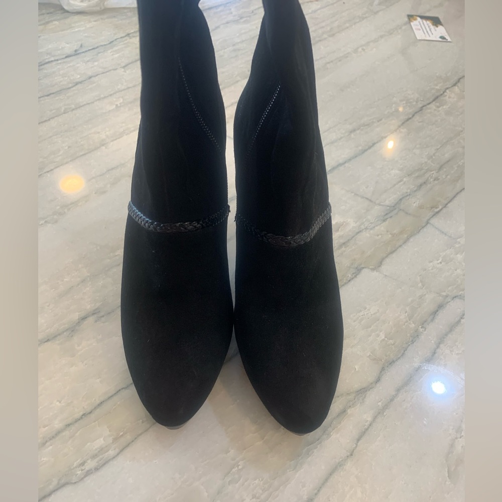 Tahiti shoe use suede black boots size 5.5
